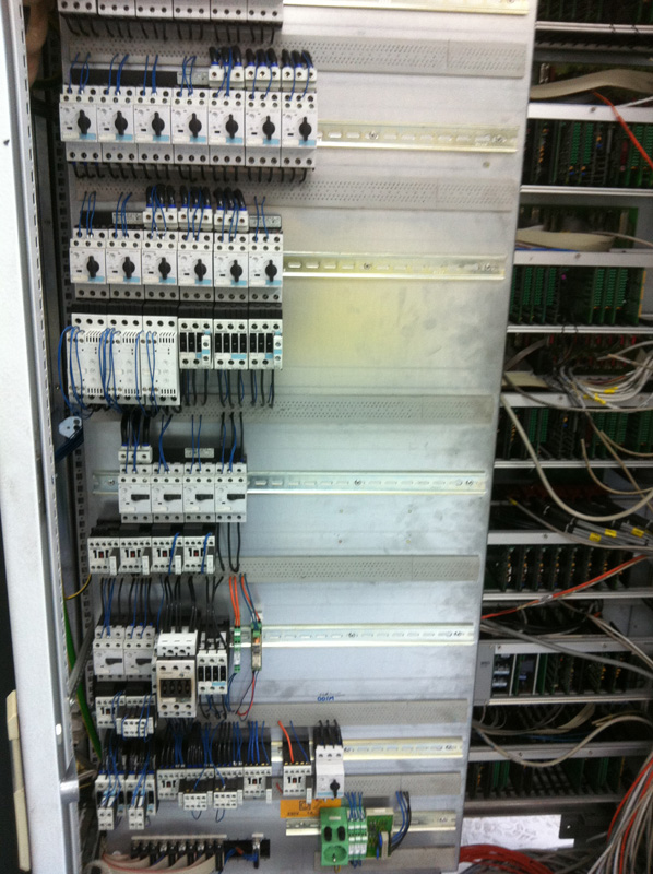 Connection of plc and control relay for printing machine