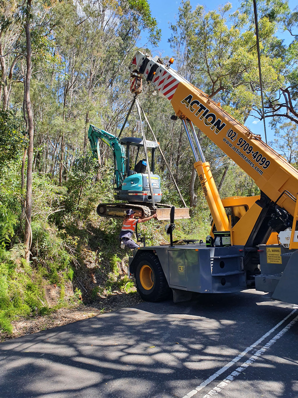 Crane lift excavator