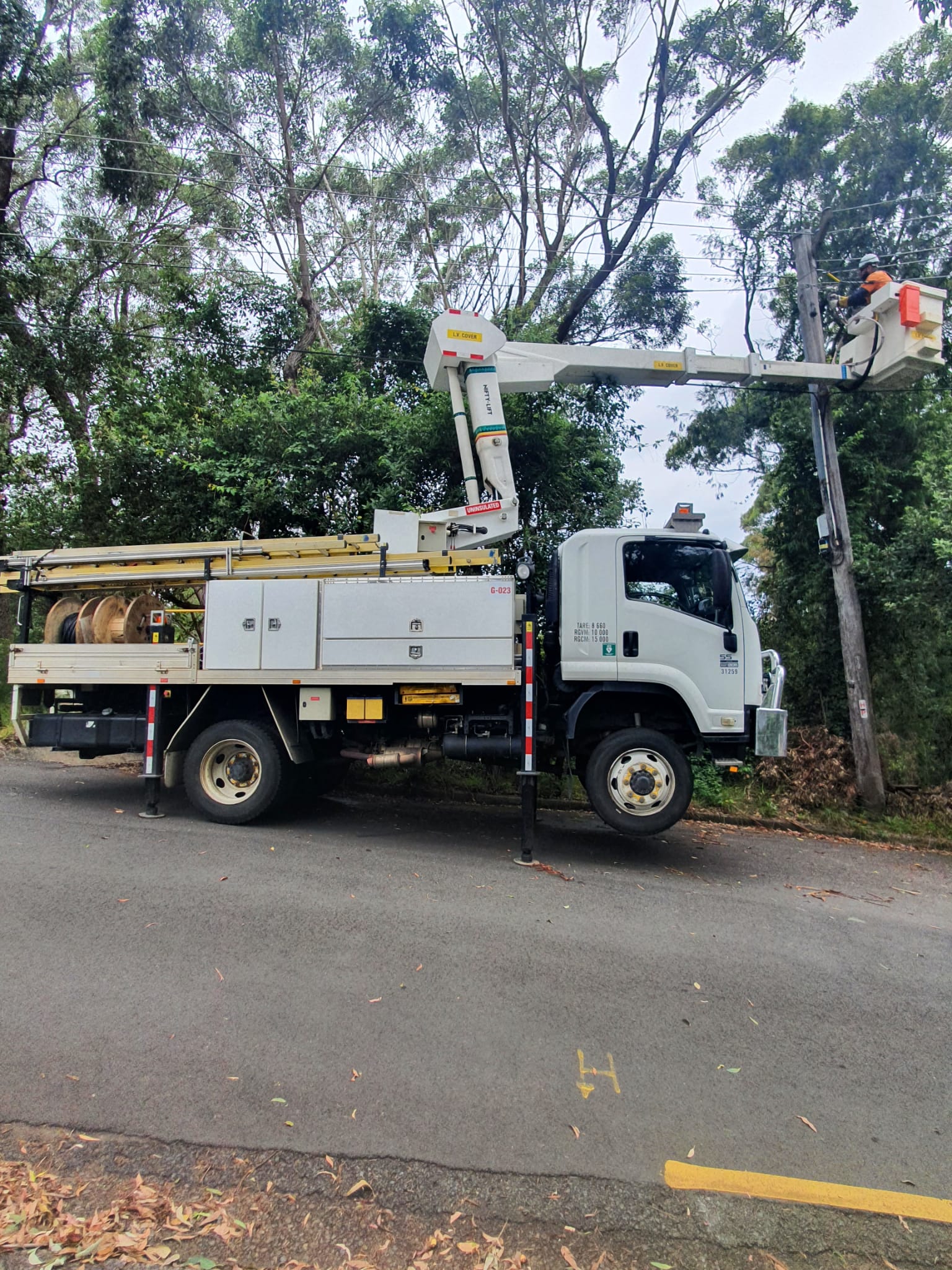 Live power pole repair work